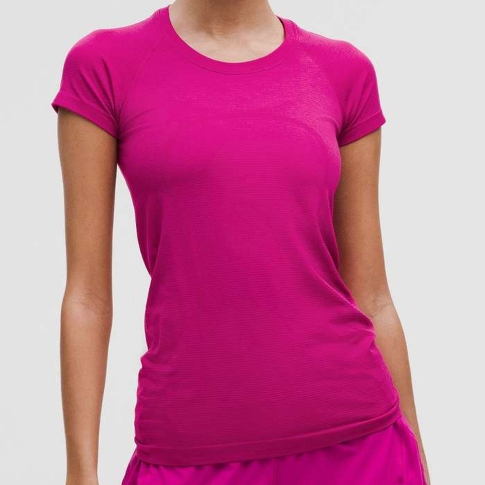 lululemon athletica Women's Swiftly Tech Short Sleeve - Ripened Raspberry